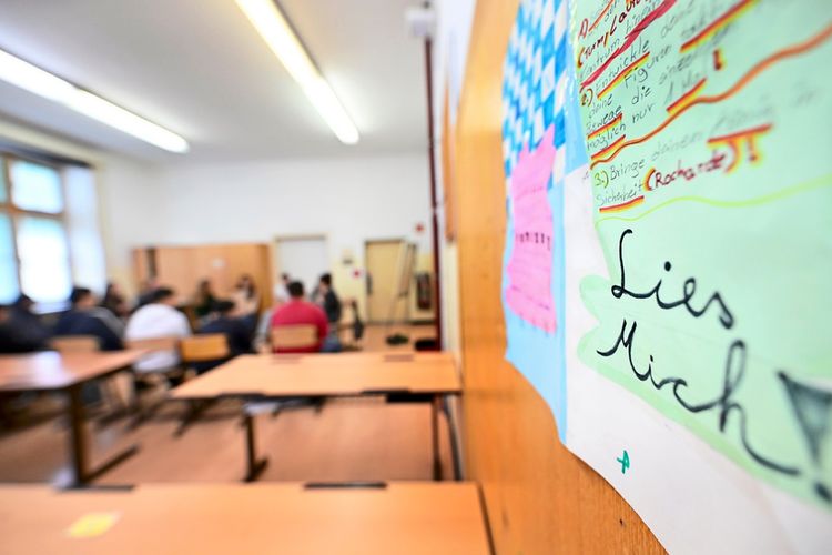 Regierung hebt starre Deutschvorgaben an Schulen auf