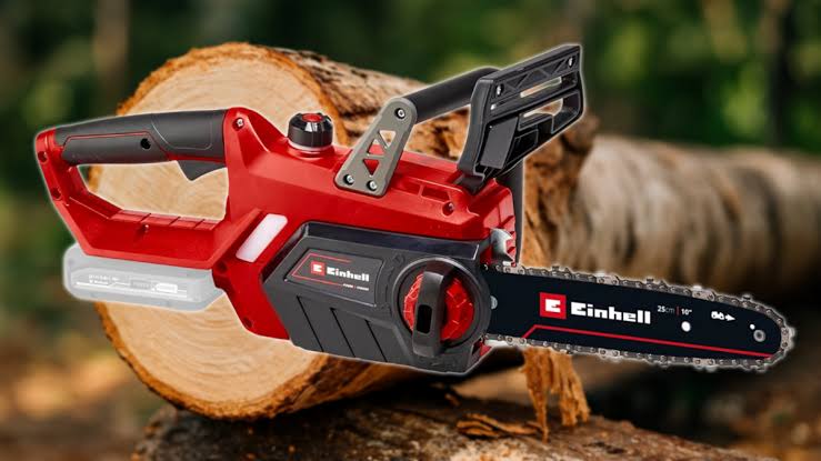 Stihl & Makita sind nicht dabei: Amazon bringt 18V-Akku-Kettensäge für 79 € in die Bestseller-Liste