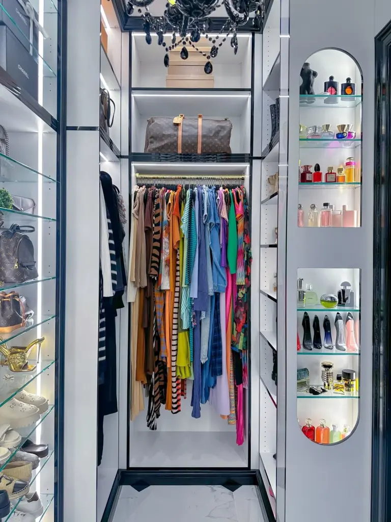 Warum erfahrene Designer die Schuhgröße des Kunden messen, bevor sie den Schrank planen