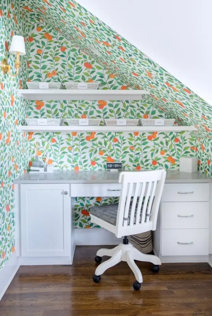 Warum österreichische Designer wellige Spiegel und Beerenkörbe lieben